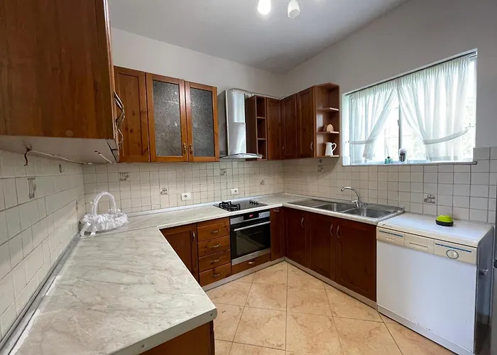 Brahja, 4* Tirana