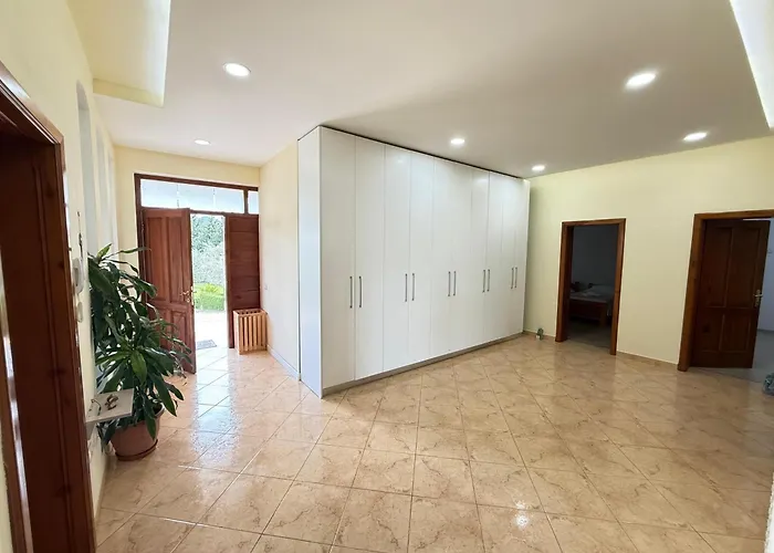 Pensión Brahja, Tirana