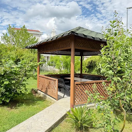 Brahja, Guest house